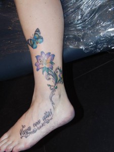 butterfly-tekst-foot-lily-flower-tattoo   