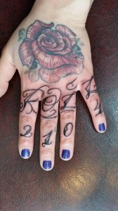 fingers-tekst-tattoo   