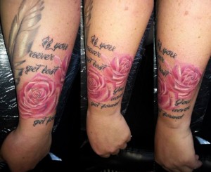 pink-roses-tekst-tattoo   
